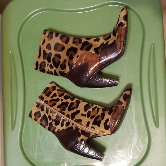 Animal print boots by Rebecca Sanver - Picture 6 of 13
